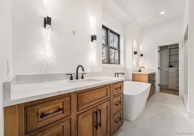 10th image of 2764 Verona Wy, Milford, MI 48381 | MLS# 61018776