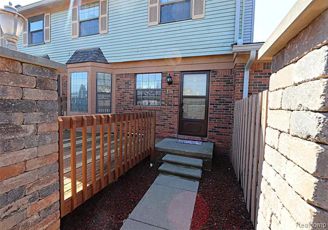 Homes for sale in Canton, MI | 2131 Vine Way Dr #97, Canton, MI 48188 | MLS# 60986828