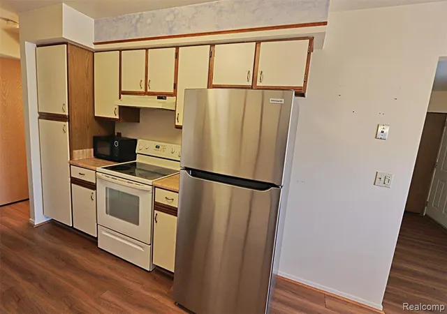 Homes for sale in Canton, MI | 2131 Vine Way Dr #97, Canton, MI 48188 | MLS# 60986828