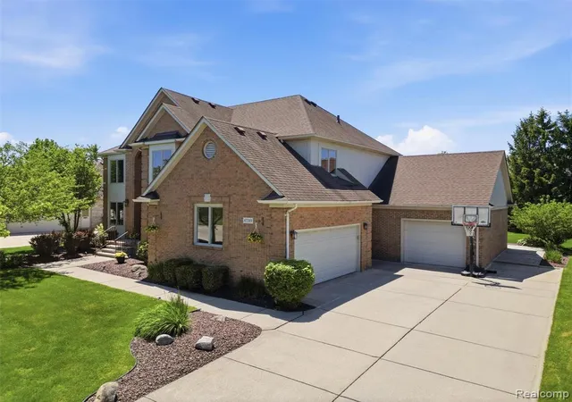 Photo 3 of Single Family Residence at 47289 Robins Nest Dr, Shelby Township, MI 48315 | MLS# 60997686 |  | Sold on 2026-07-01