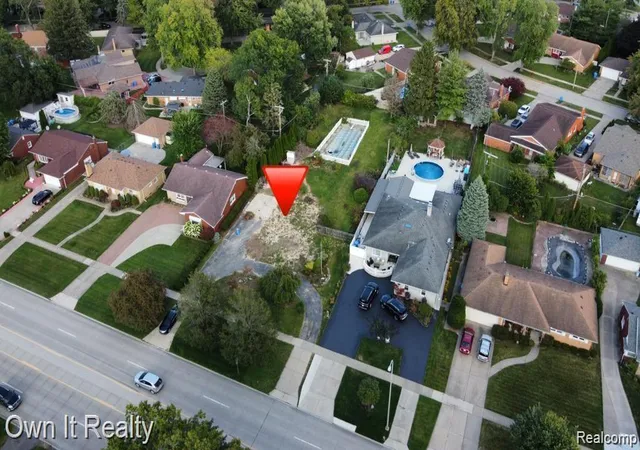 2nd image of 17517 W Outer Dr, Dearborn Heights, MI 48127 | MLS# 60936611