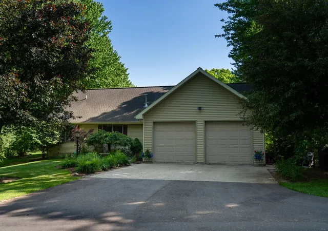 Homes for sale in Lake Isabella, MI | 1083 El Camino Grande, Lake Isabella, MI 48893 | MLS# 80069257