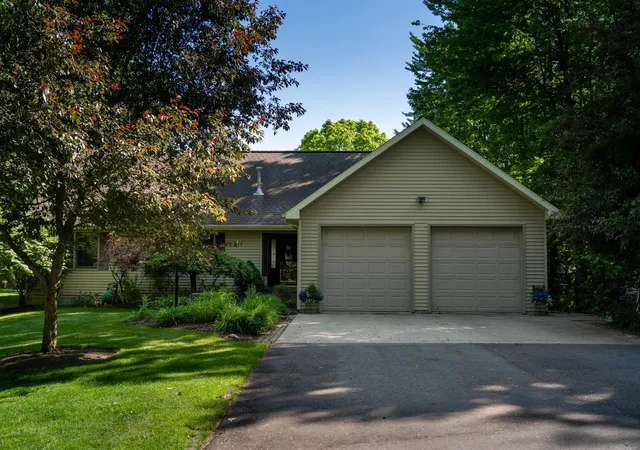 Homes for sale in Lake Isabella, MI | 1083 El Camino Grande, Lake Isabella, MI 48893 | MLS# 80069257