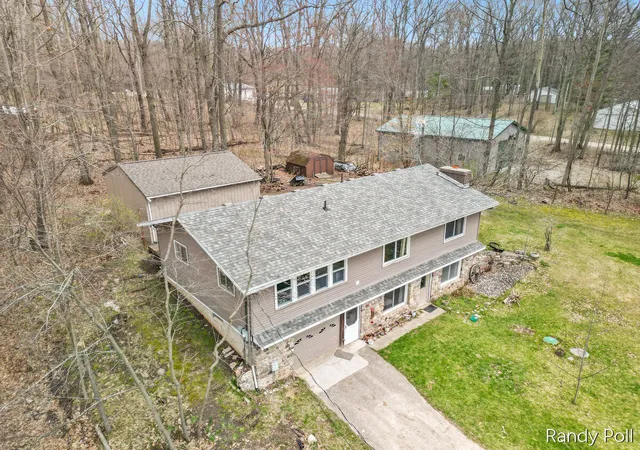 Homes for sale in Evart, MI | 10116 Lakeshore Dr, Evart, MI 49631 | MLS# 70526263