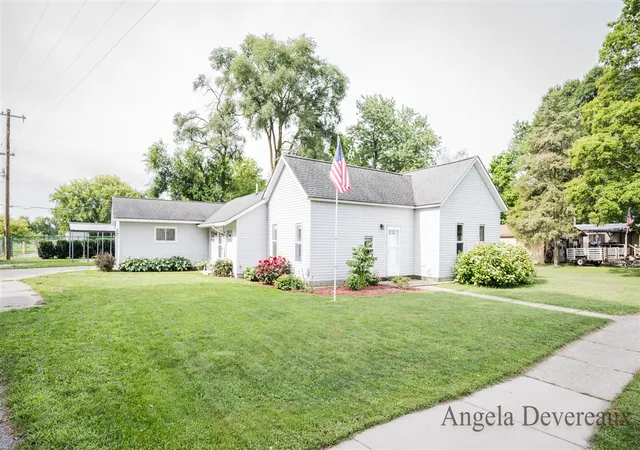 3rd image of 280 W Lake St, Sand Lake, MI 49343 | MLS# 70553276