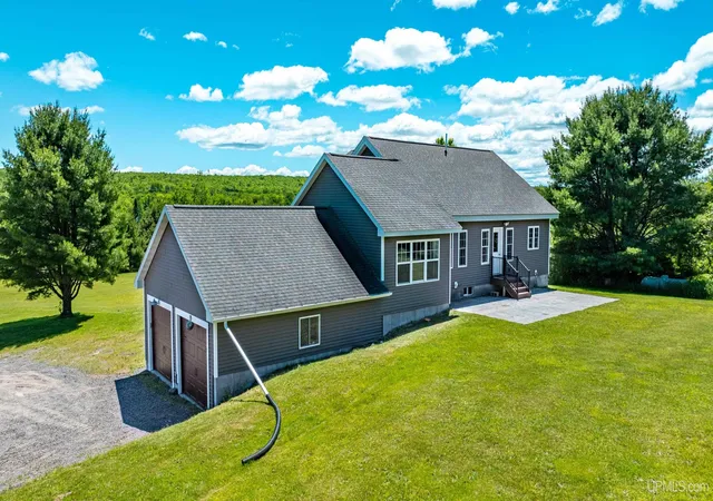 Homes for sale in Chassell, MI | 39445 Lower Worham Rd, Chassell, MI 49916 | MLS# 50213072
