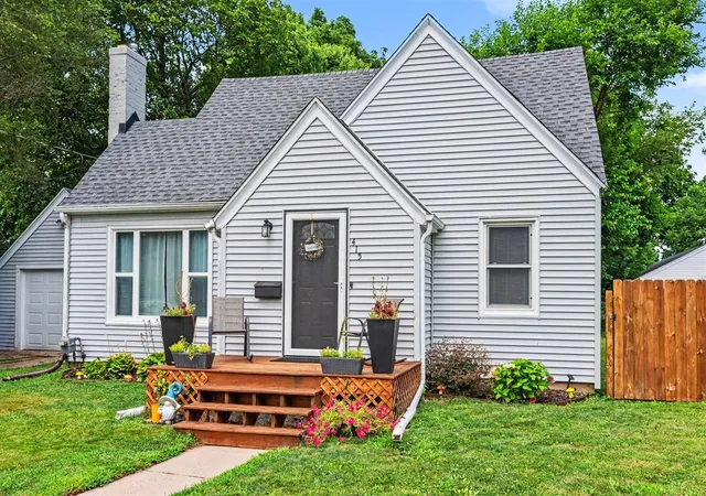 Photo 2 of Single family home for sale at 415 Glendale Blvd, Kalamazoo, MI 49004 | MLS# 70547290 | Listing updated on 2026-08-26