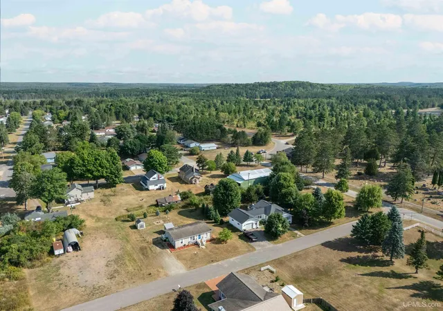 33rd image of 338 Lincoln Ave, Crystal Falls, MI 49920 | MLS# 50219347