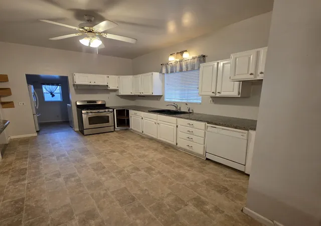 Photo 2 of Single family home for sale at 914 N Grant St, Bay City, MI 48708 | MLS# 50226350 | Listing updated on 2026-10-30