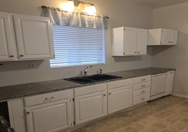 Photo 4 of Single family home for sale at 914 N Grant St, Bay City, MI 48708 | MLS# 50226350 | Listing updated on 2026-10-30