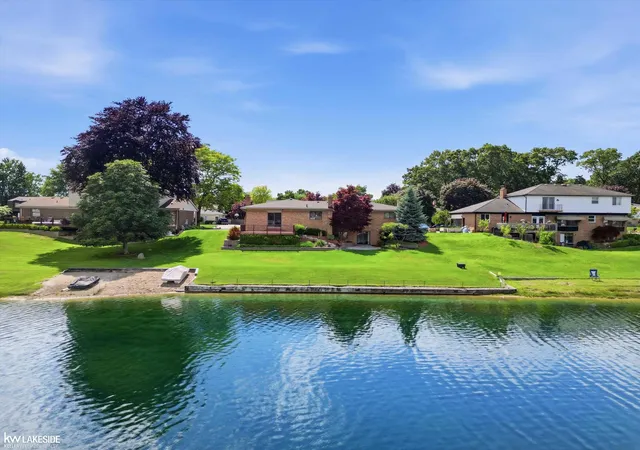 Photo 4 of Single Family Residence at 54416 Blue Cloud Dr, Shelby Twp, MI 48315 | MLS# 50213818 | | Sold on 2026-08-07