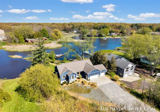 Photo 4 of Sale Pending at 17940 Cove St, Spring Lake, MI 49456 | MLS# 70555431 | Listing updated on 2026-08-31