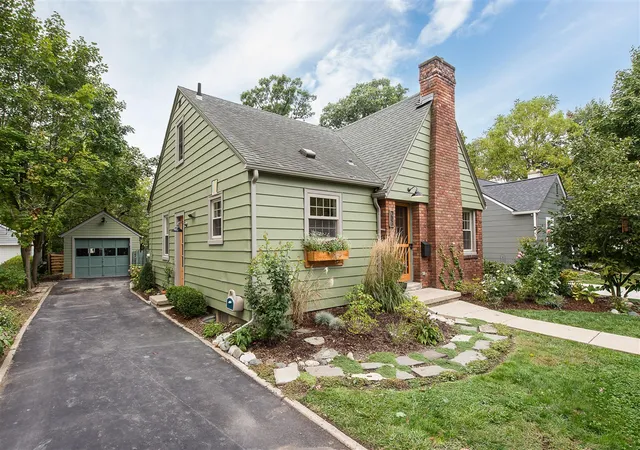 Photo 1 of Single family home for sale at 912 Hutchins Ave, Ann Arbor, MI 48103 | MLS# 70519844 | Listing updated on 2026-04-02