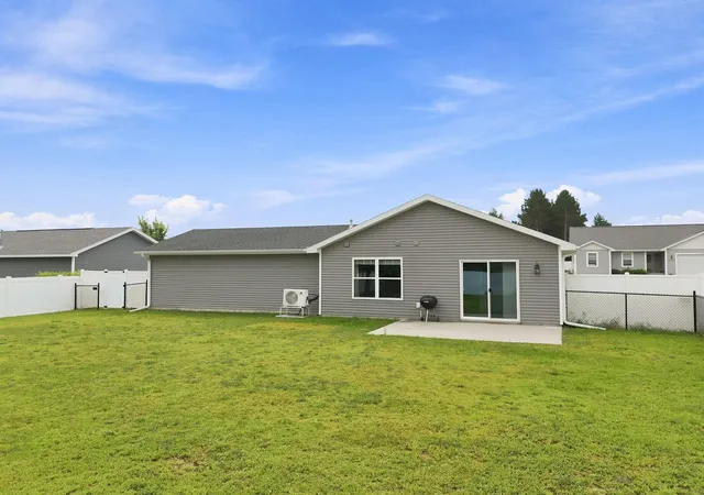 Photo 4 of Single family home for sale at 4950 Meadowlark Ln, Traverse City, MI 49685 | MLS# 80072056 | Listing updated on 2026-09-17