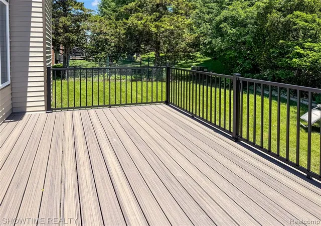 Photo 4 of Single Family Residence at 23010 Willowbrook Dr, Farmington Hills, MI 48335 | MLS# 60996189 |  | Sold on 2026-06-18