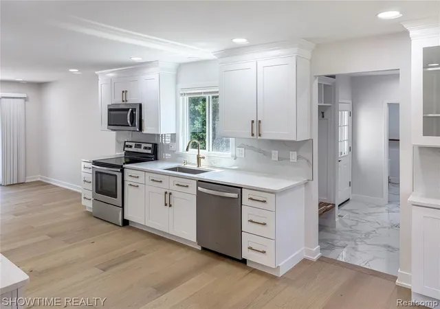 Photo 5 of Single Family Residence at 23010 Willowbrook Dr, Farmington Hills, MI 48335 | MLS# 60996189 |  | Sold on 2026-06-18