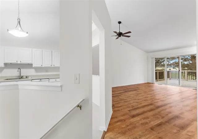 3rd image of 34262 Birchway Cir, Sterling Heights, MI 48312 | MLS# 70505570