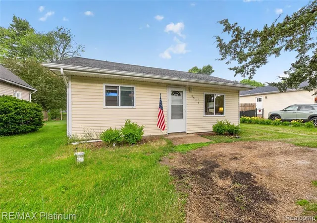 Homes for sale in Pinckney, MI | 3319 Junior Dr, Pinckney, MI 48169 | MLS# 61003270