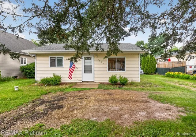 Homes for sale in Pinckney, MI | 3319 Junior Dr, Pinckney, MI 48169 | MLS# 61003270
