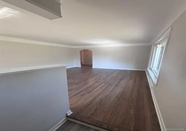 3rd image of 28739 Grandon St, Livonia, MI 48150 4050 | MLS# 61005237