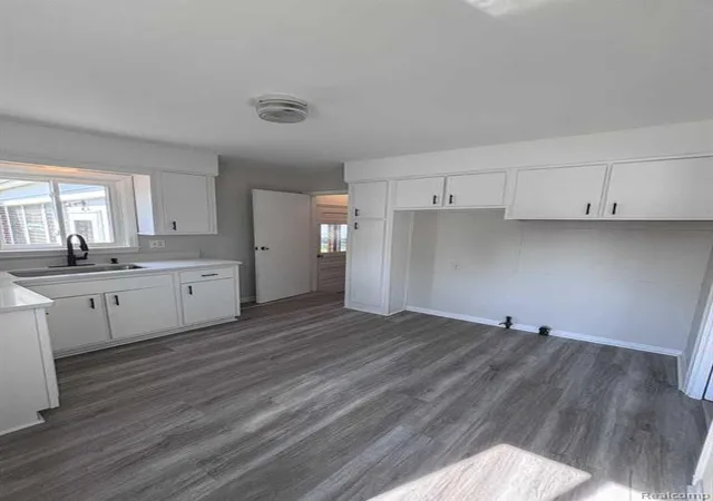 4th image of 28739 Grandon St, Livonia, MI 48150 4050 | MLS# 61005237