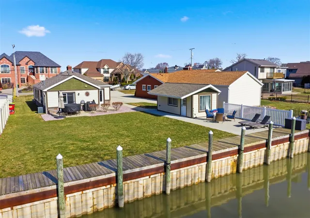 2nd image of 38310 Huron Pointe Dr, Harrison Township, MI 48045 | MLS# 70519968