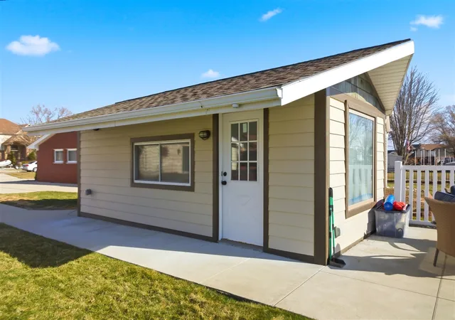image of 38310 Huron Pointe Dr, Harrison Township, MI 48045 | MLS# 70519968
