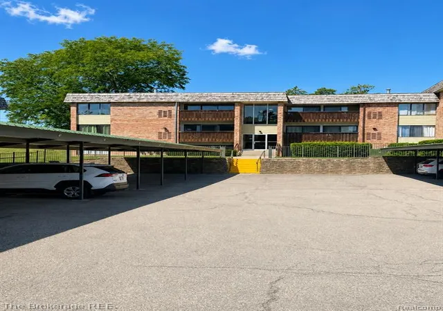 2nd image of 1325 S Maple Rd #301, Ann Arbor, MI 48103 | MLS# 61016586