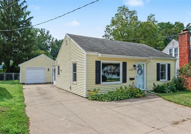 Photo 3 of Single family home for sale at 2313 Waverly St, Kalamazoo, MI 49006 | MLS# 70554925 | Listing updated on 2026-08-27