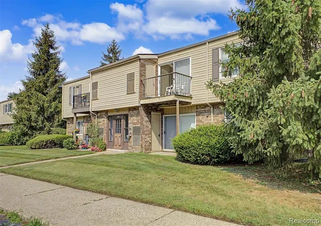 Photo 2 of Condo for sale at 38220 Fairway Ct, Clinton Township, MI 48038 | MLS# 61019951 | Listing updated on 2026-08-13