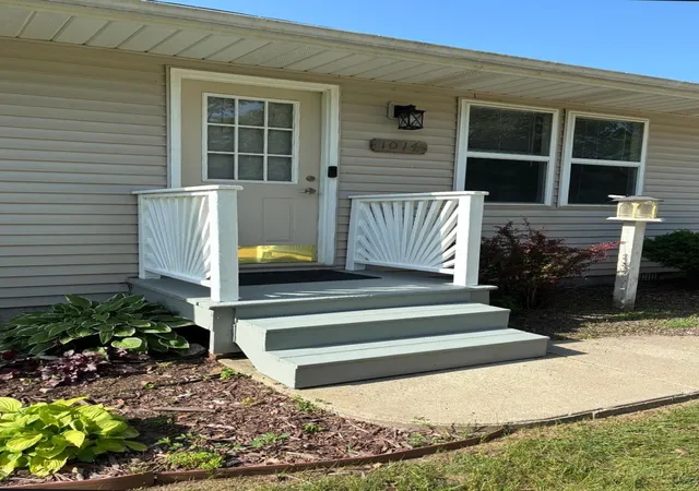 Listing Photo 4 - Condo for sale in building located at 1010 Creek Rd, Beaverton, MI 48612