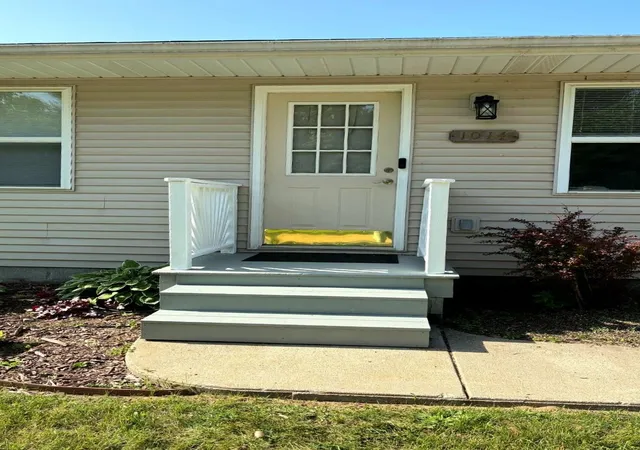Listing Photo 5 - Condo for sale in building located at 1010 Creek Rd, Beaverton, MI 48612