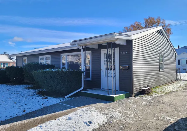 Photo 2 of Sale Pending at 1434 Nelson St, Port Huron, MI 48060 | MLS# 50194002 | Listing updated on 2025-11-18