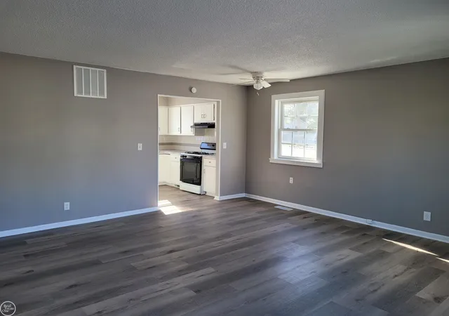 Photo 3 of Sale Pending at 1434 Nelson St, Port Huron, MI 48060 | MLS# 50194002 | Listing updated on 2025-11-18