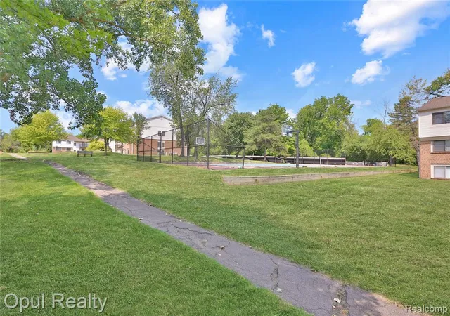 Listing Photo 2 - Condo for sale in building located at 30052 W 12 Mile Rd, Farmington Hills, MI 48334 - Unit #68