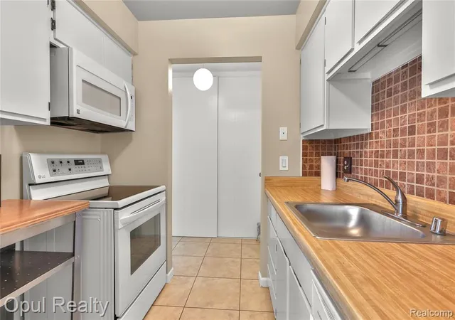 Photo 1 of Sale Pending at 30052 W 12 Mile Rd #68, Farmington Hills, MI 48334 | MLS# 61020150 | Listing updated on 2026-08-31