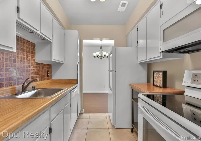 Photo 2 of Sale Pending at 30052 W 12 Mile Rd #68, Farmington Hills, MI 48334 | MLS# 61020150 | Listing updated on 2026-08-31