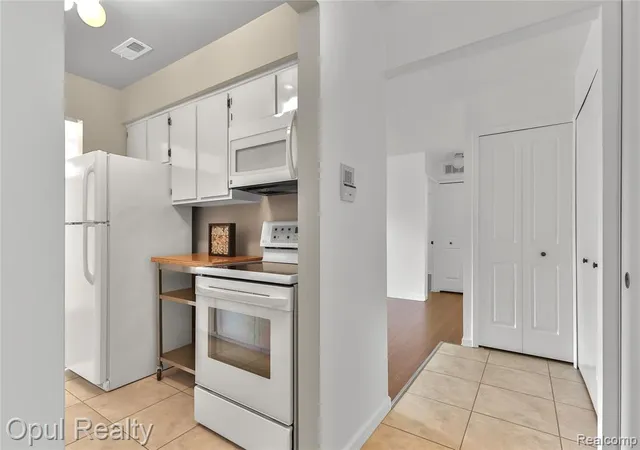 Photo 3 of Sale Pending at 30052 W 12 Mile Rd #68, Farmington Hills, MI 48334 | MLS# 61020150 | Listing updated on 2026-08-31