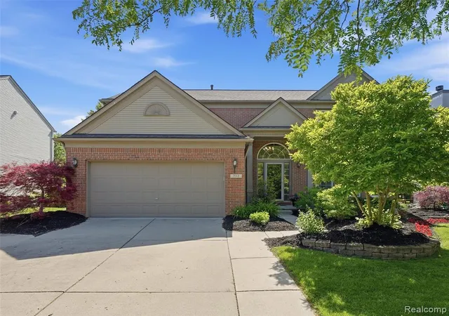 Homes for sale in South Lyon, MI | 732 Westhills Dr, South Lyon, MI 48178 | MLS# 61001259