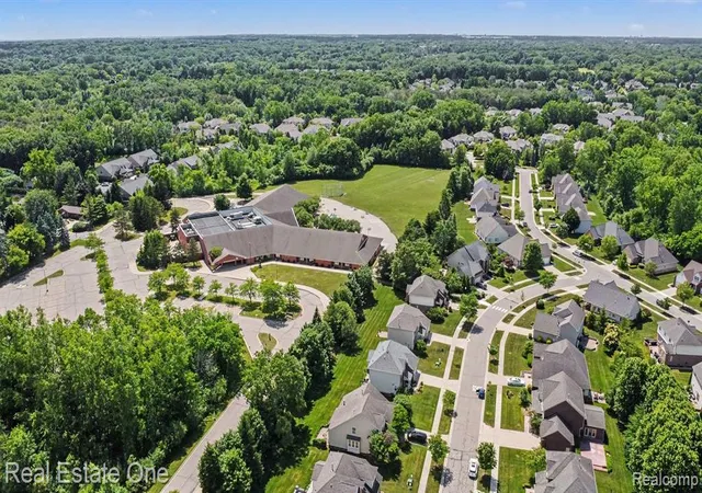 33rd image of 2106 Cattail Cir, Rochester Hills, MI 48309 | MLS# 61004552