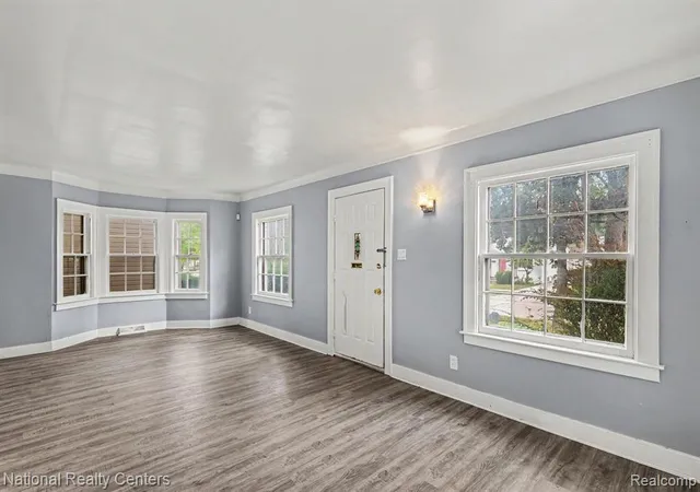 Photo 2 of Single family home for sale at 1981 Roslyn Rd, Grosse Pointe Woods, MI 48236 1049 | MLS# 61013819 | Listing updated on 2026-09-16