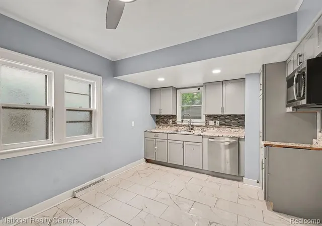 Photo 4 of Single family home for sale at 1981 Roslyn Rd, Grosse Pointe Woods, MI 48236 1049 | MLS# 61013819 | Listing updated on 2026-09-16