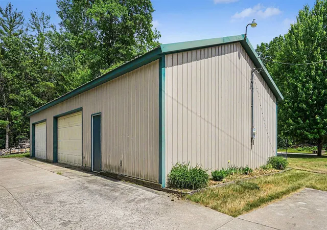 4th image of 4181 Edgewater Dr, Harrison, MI 48625 | MLS# 50211171