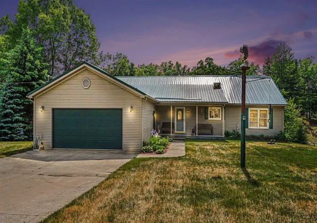 5th image of 4181 Edgewater Dr, Harrison, MI 48625 | MLS# 50211171