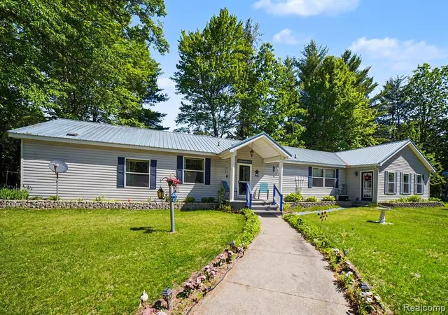 Homes for sale in Beaverton, MI | 4772 S Bard Rd, Beaverton, MI 48612 | MLS# 60999187