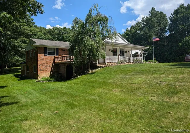 Photo 2 of Sale Pending at 3641 Green Lake Rd, West Bloomfield, MI 48324 | MLS# 60323255 | Listing updated on 2025-11-12