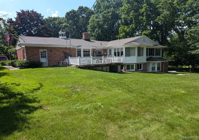 Photo 3 of Sale Pending at 3641 Green Lake Rd, West Bloomfield, MI 48324 | MLS# 60323255 | Listing updated on 2025-11-12