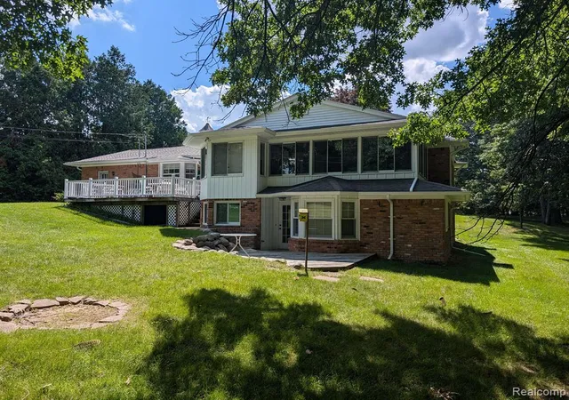Photo 4 of Sale Pending at 3641 Green Lake Rd, West Bloomfield, MI 48324 | MLS# 60323255 | Listing updated on 2025-11-12