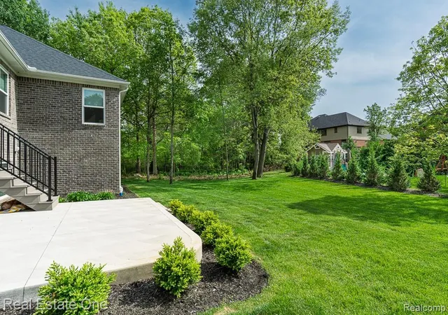Homes for sale in Rochester, MI | 60553 Pennington Wy, Rochester, MI 48306 | MLS# 60995689