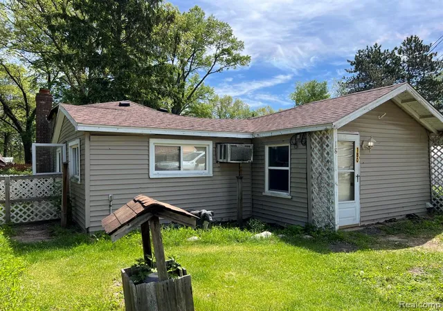 Homes for sale in Columbiaville, MI | 180 Fonda Dr, Columbiaville, MI 48421 | MLS# 60995337